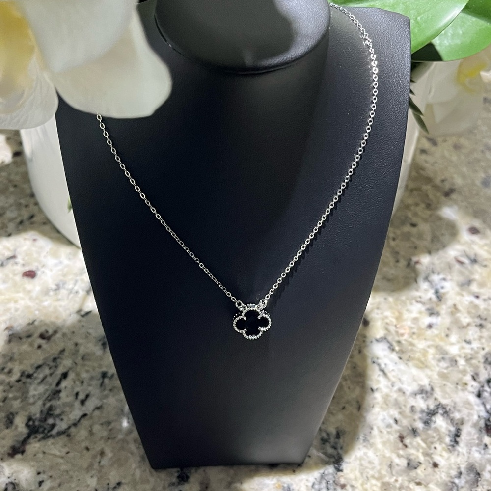 Clover Jewelry Elegant Silver Necklace with Clover Pendant FREE SHIPPING